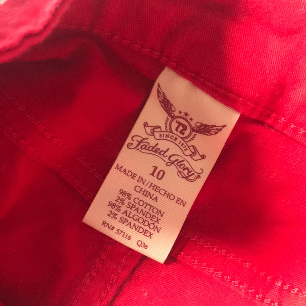 Red shorts - Picture 5 of 5